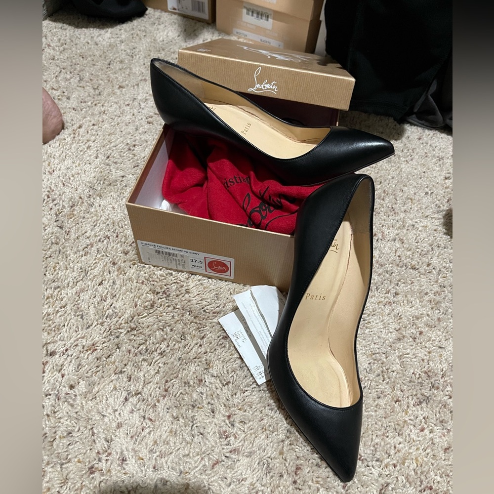 Christian Louboutin Pigalle Follies 85 Leather Pumps only used 1 time.